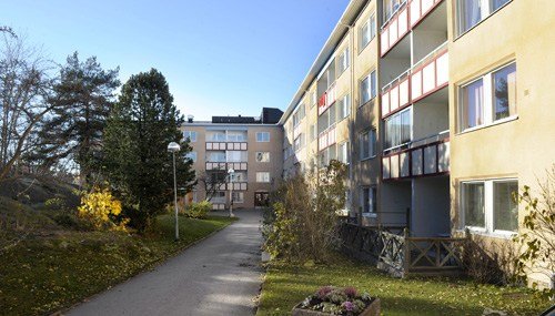 Kullstigen 1, Skogås - bild 1