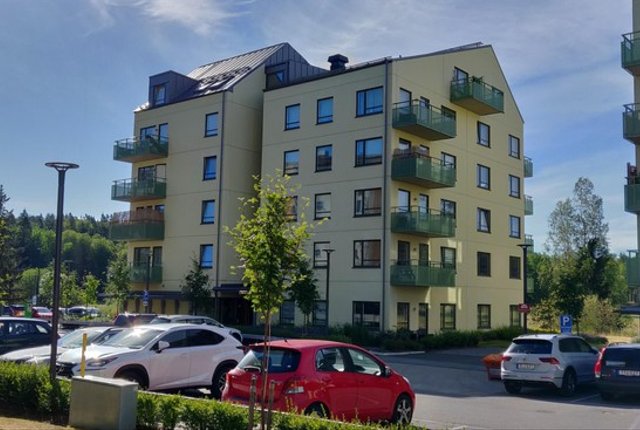Småbrukets Backe 35, Huddinge - bild 1